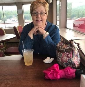 Meet your Posher, Lois